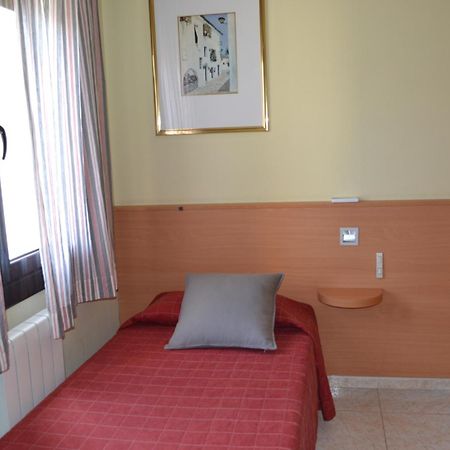 Hostal Bartis Фигерас Номер фото