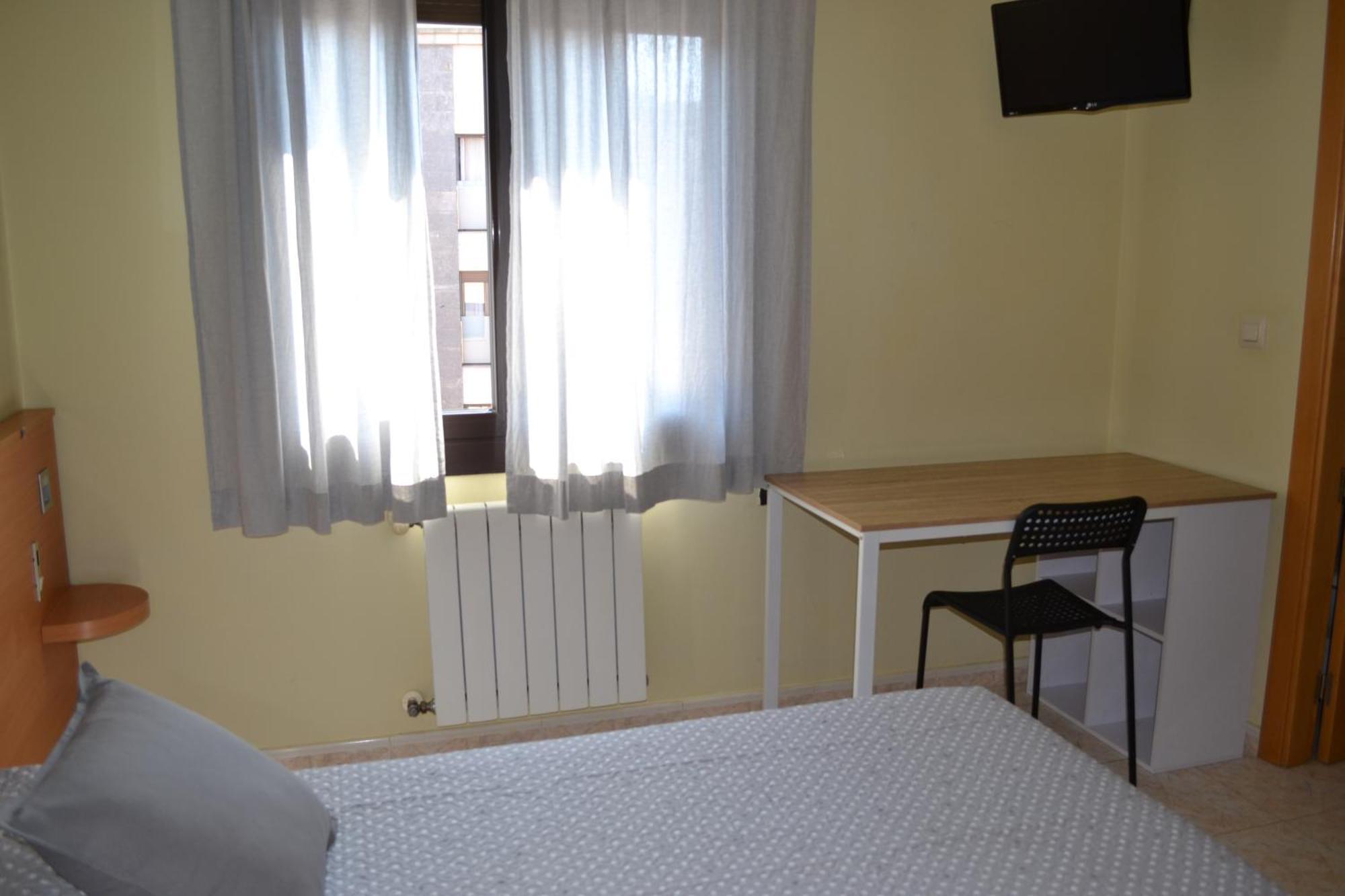 Hostal Bartis Фигерас Номер фото